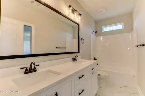 Bath - 610 Darien Dr, Evans, GA 30809 photo 9 of 10