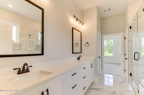 Bath - 610 Darien Dr, Evans, GA 30809 photo 3 of 10