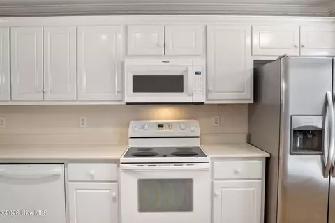 Kitchen - 330 Hogan Way, Evans, GA 30809 photo 6 of 9
