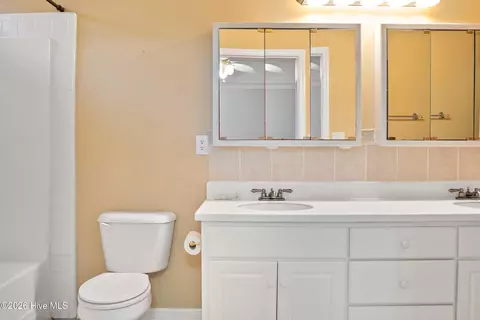 Bath - 330 Hogan Way, Evans, GA 30809 photo 2 of 11