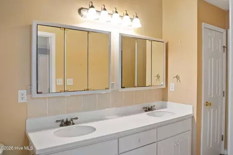 Bath - 330 Hogan Way, Evans, GA 30809 photo 5 of 11