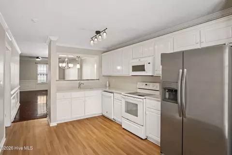 Kitchen - 330 Hogan Way, Evans, GA 30809 photo 7 of 9