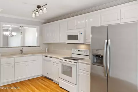 Kitchen - 330 Hogan Way, Evans, GA 30809 photo 2 of 9