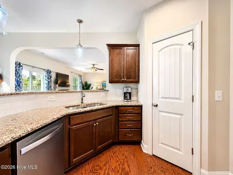 Kitchen - 589 Aurora Pl, Hampstead, NC 28443 photo 5 of 9