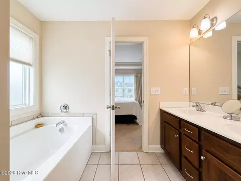 Bath - 589 Aurora Pl, Hampstead, NC 28443 photo 2 of 10