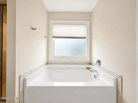 Bath - 589 Aurora Pl, Hampstead, NC 28443 photo 6 of 10