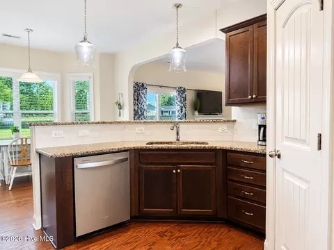Kitchen - 589 Aurora Pl, Hampstead, NC 28443 photo 4 of 9