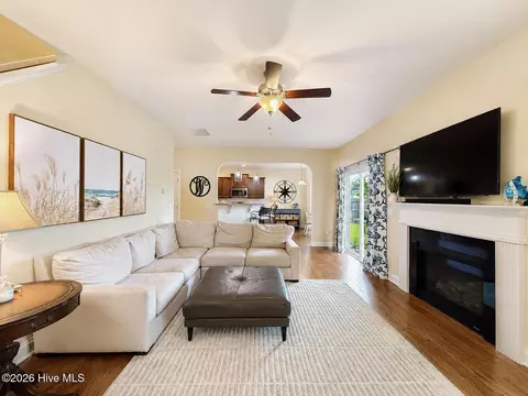Living - 589 Aurora Pl, Hampstead, NC 28443 photo 2 of 5