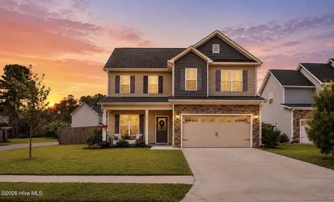 589 Aurora Pl, Hampstead, NC 28443