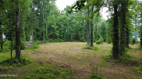 111 113 Tradewinds Rd, Newport, NC 28570