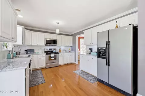 Kitchen - 534 Patsy Dr, Greenville, NC 27858 photo 3 of 4