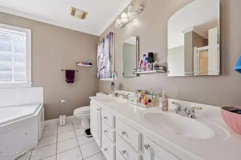 Bath - 534 Patsy Dr, Greenville, NC 27858 photo 3 of 4