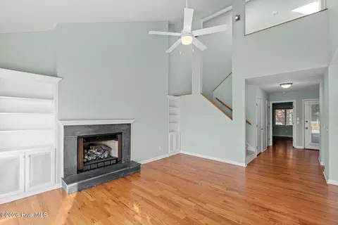 Living - 115 Egret Ct, Hampstead, NC 28443 photo 2 of 4