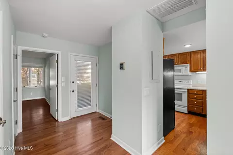 Entry Way - 115 Egret Ct, Hampstead, NC 28443 photo 1 of 3