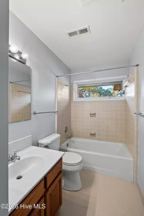 Bath - 115 Egret Ct, Hampstead, NC 28443 photo 4 of 4
