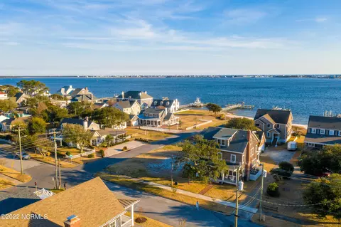 2201 Evans St, Morehead City, NC 28557
