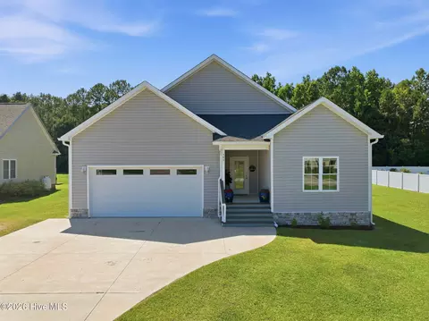 543 Park Meadows Dr, Newport, NC 28570
