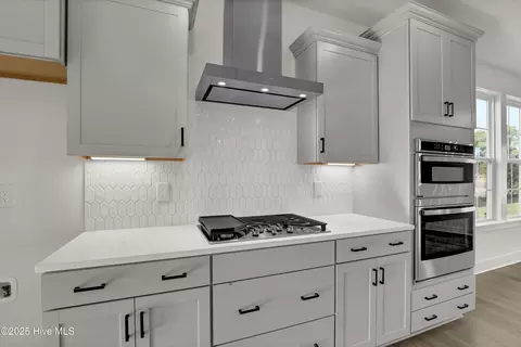 Kitchen - 258 Planters Walk, Hampstead, NC 28443 photo 1 of 2