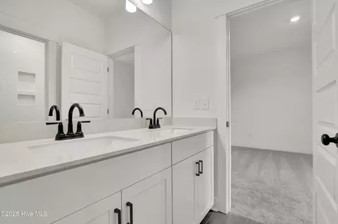 Bath - 258 Planters Walk, Hampstead, NC 28443 photo 3 of 3