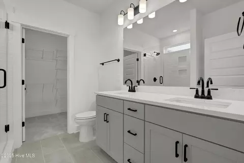 Bath - 258 Planters Walk, Hampstead, NC 28443 photo 1 of 3