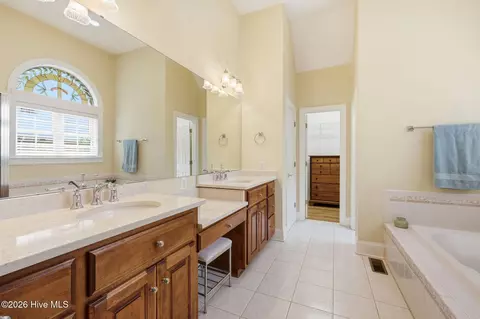Bath - 206 Appomattox Ln, Chocowinity, NC 27817 photo 2 of 5