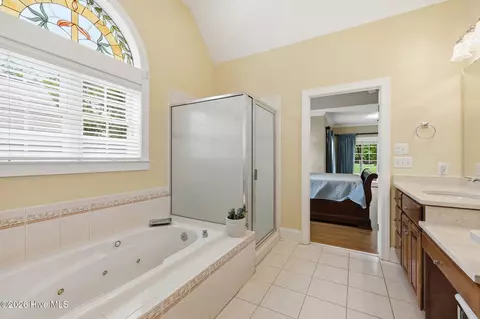 Bath - 206 Appomattox Ln, Chocowinity, NC 27817 photo 3 of 5