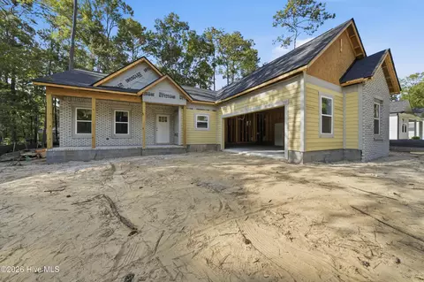 686 Folly Dr, Bolivia, NC 28422