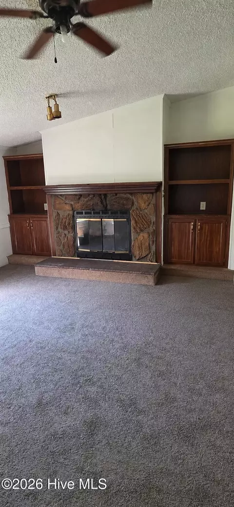 Living - 120 Amber Rd, Hamlet, NC 28345 photo 3 of 4