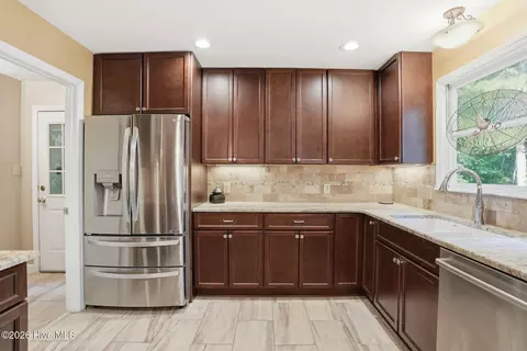 Kitchen - 25 Turtle Point Rd #1, Pinehurst, NC 28374 photo 6 of 7