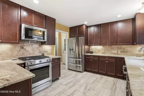Kitchen - 25 Turtle Point Rd #1, Pinehurst, NC 28374 photo 4 of 7