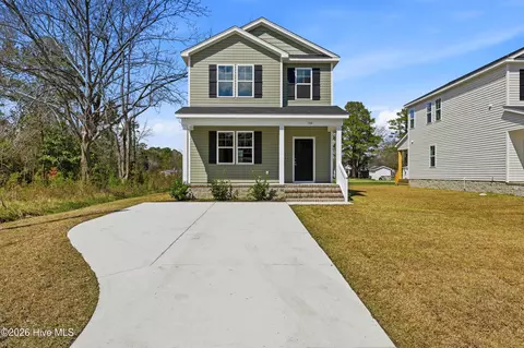 706 W Hayes St, Burgaw, NC 28425