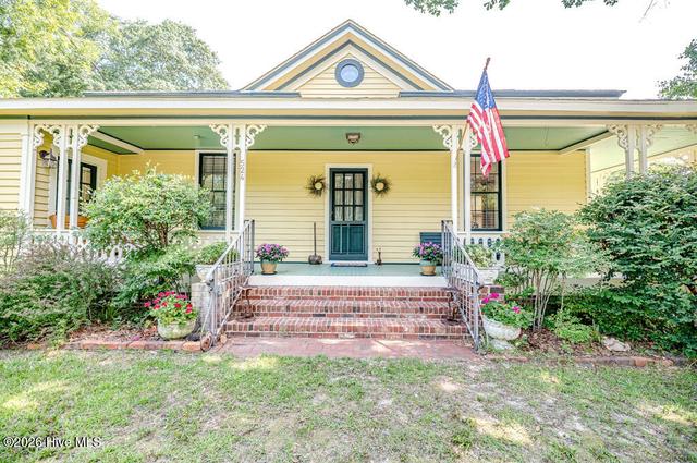 524 Carthage St, Cameron, NC 28326