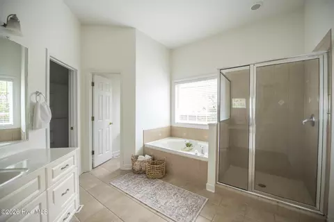 Bath - 710 Brownsfield Ln, Evans, GA 30809 photo 3 of 6