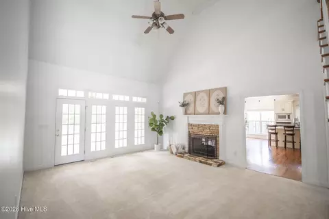 Living - 710 Brownsfield Ln, Evans, GA 30809 photo 2 of 7