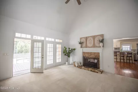 Living - 710 Brownsfield Ln, Evans, GA 30809 photo 6 of 7