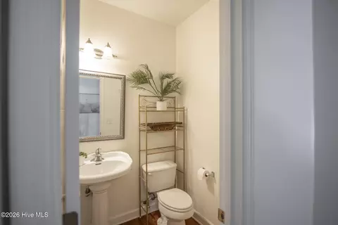 Bath - 710 Brownsfield Ln, Evans, GA 30809 photo 1 of 6
