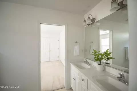 Bath - 710 Brownsfield Ln, Evans, GA 30809 photo 5 of 6