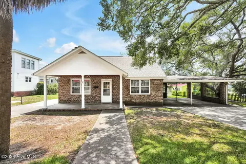 205 W Moore St, Southport, NC 28461