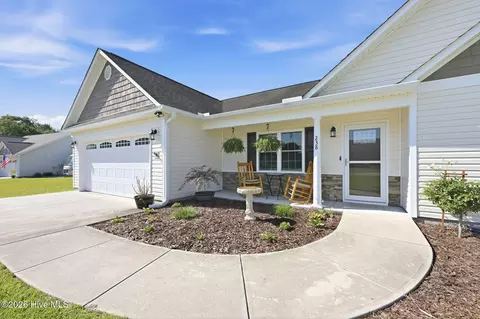 238 Plantation Oaks Dr, New Bern, NC 28560