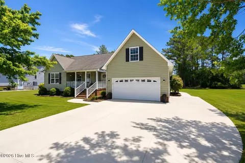 1129 Coral Reef Dr, New Bern, NC 28560