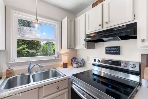 Kitchen - 113 Bellowing Doe Rd, Hampstead, NC 28443 photo 5 of 5