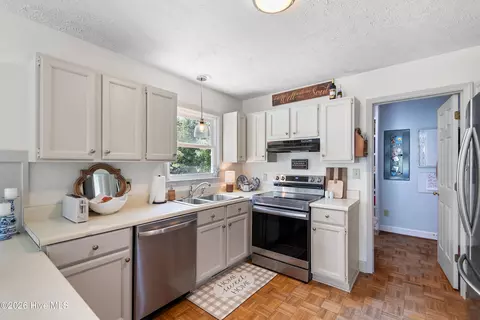 Kitchen - 113 Bellowing Doe Rd, Hampstead, NC 28443 photo 4 of 5