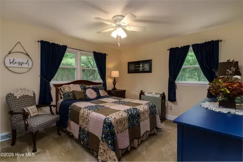 Bedroom - 2188 Us 1, Cameron, NC 28326 photo 3 of 4