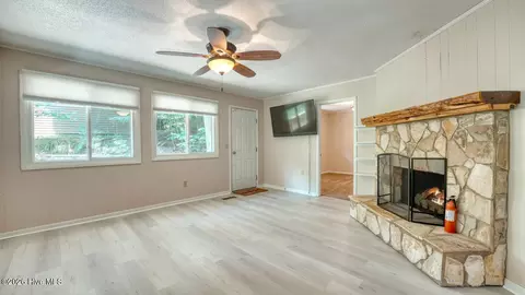 Living - 12 Lonesome Pine Rd, Murphy, NC 28906 photo 2 of 2