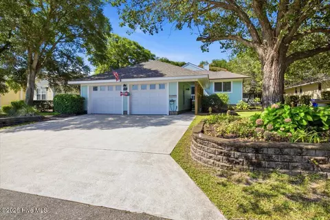 18 Greenview Dr, Caswell Beach, NC 28465