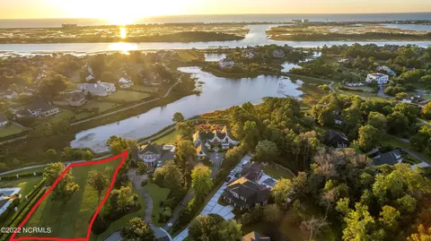2216 Moreland Dr, Wilmington, NC 28405