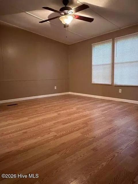 Living - 11 Marlette St, Hubert, NC 28539 photo 5 of 6