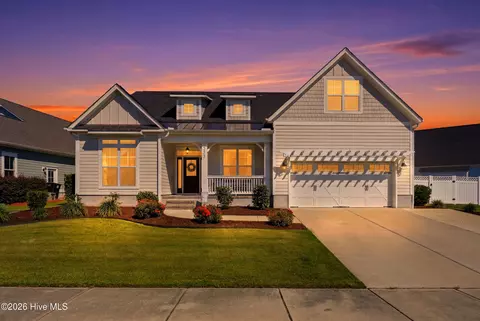 377 Spicer Lake Dr, Holly Ridge, NC 28445