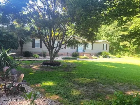 113 Coinjock Village Dr, Barco, NC 27917
