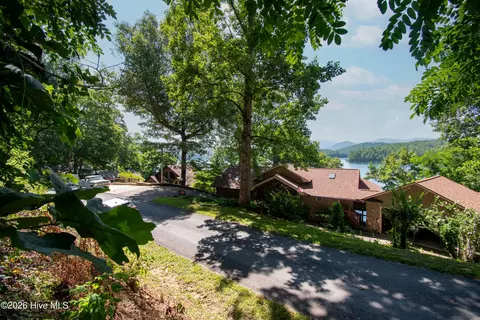 61 Cherokee Trail, Lake Santeetlah, NC 28771